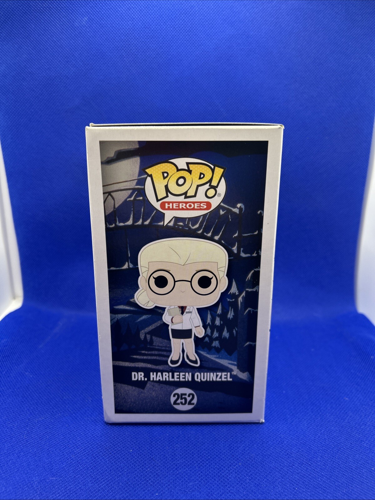 Funko Pop! Heroes - Batman - Dr. Harleen Quinzel PIAB Exclusive #252 - Image 3
