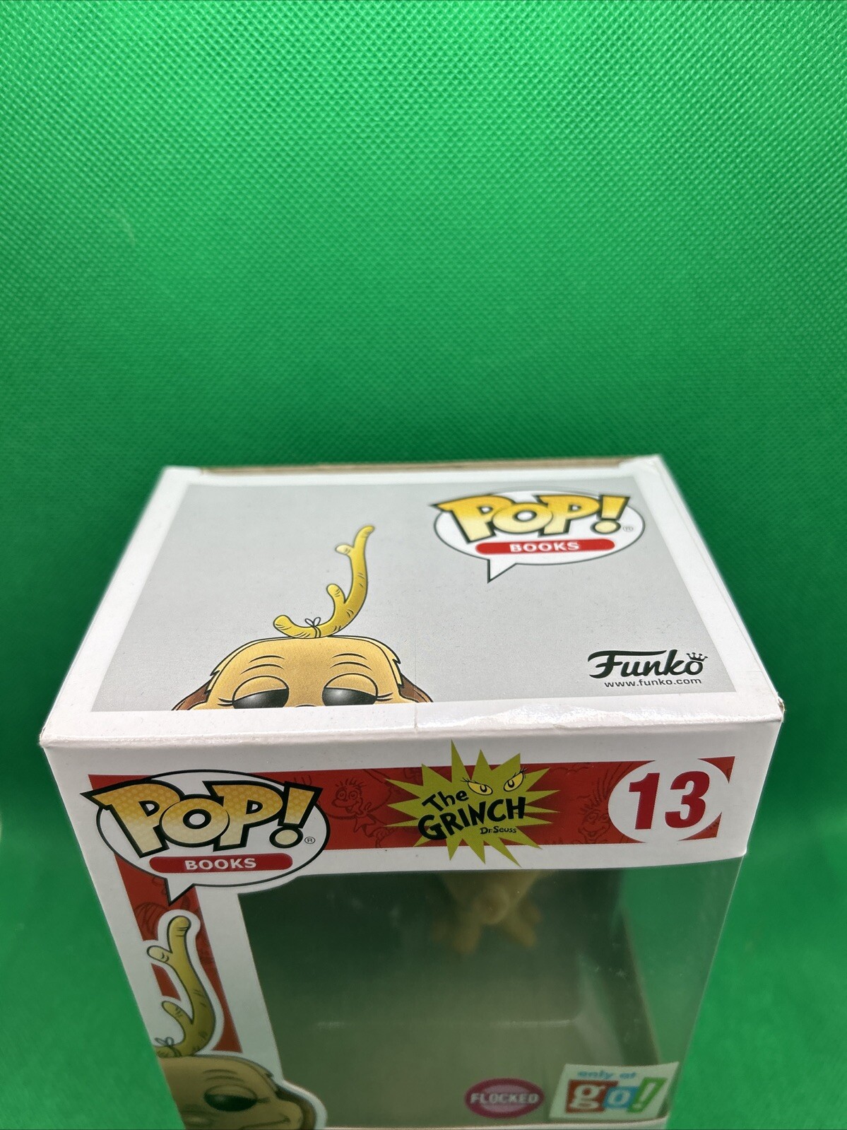 Funko Pop! Dr. Seuss The Grinch - Max (Flocked) Go! Calendar Club Exclusive - Image 2