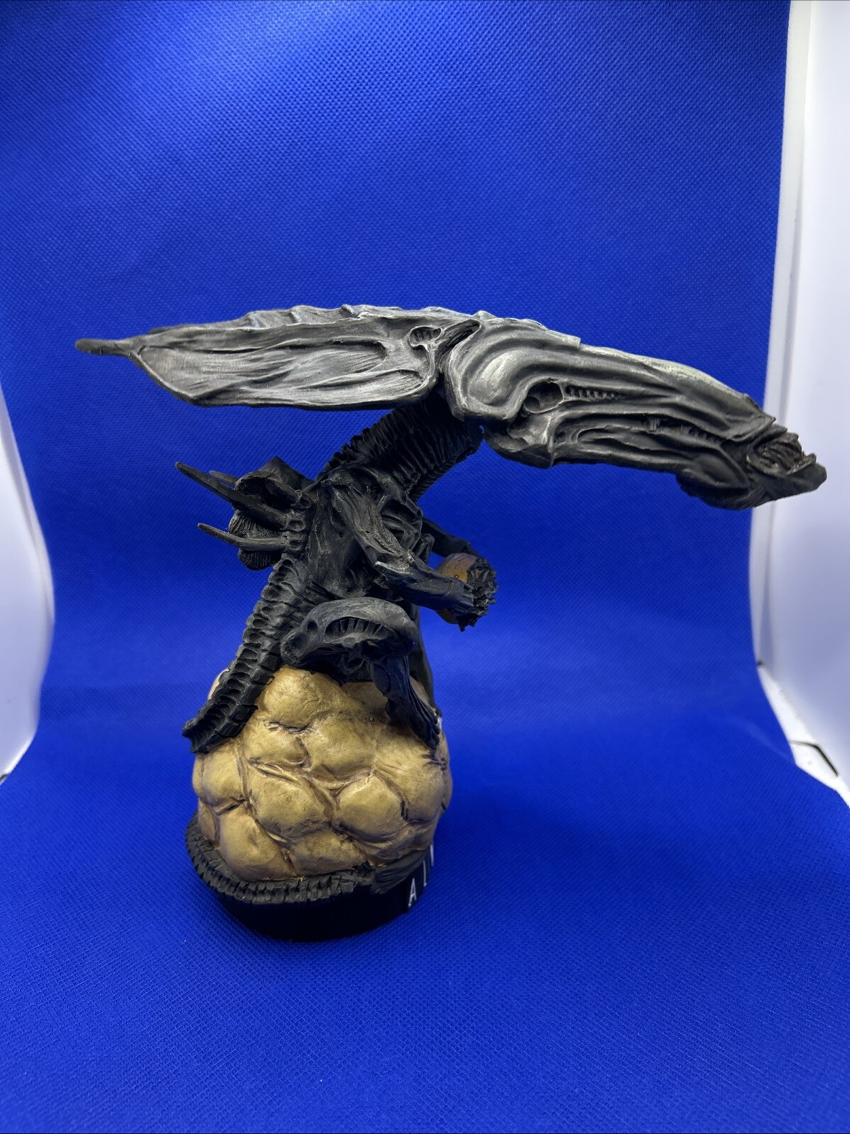 NECA Aliens Queen Head Knocker - Image 2