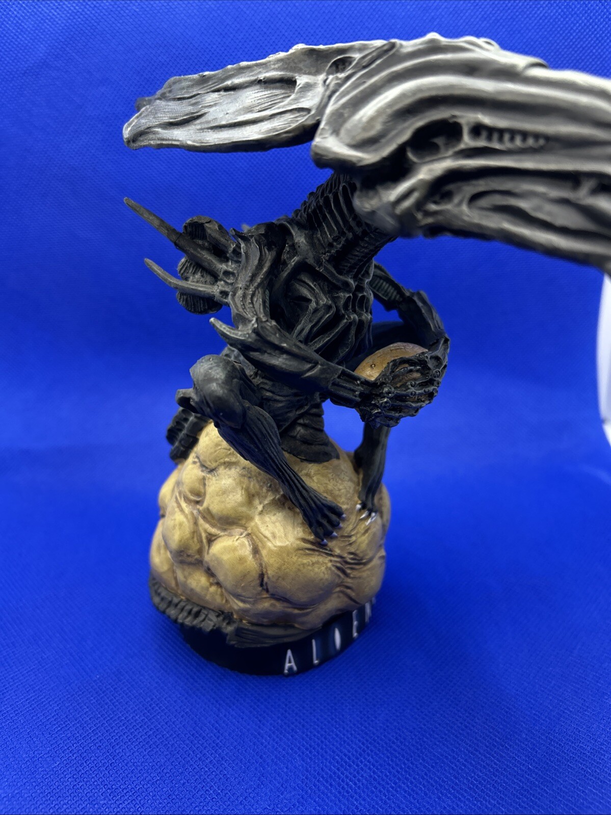 NECA Aliens Queen Head Knocker - Image 7